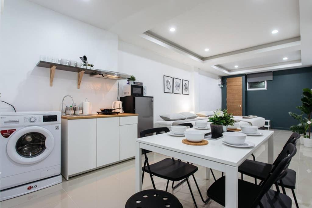 P1 Silom Pan Large Room Full Kitchen Wifi 4-6Pax Bangkok Exterior photo